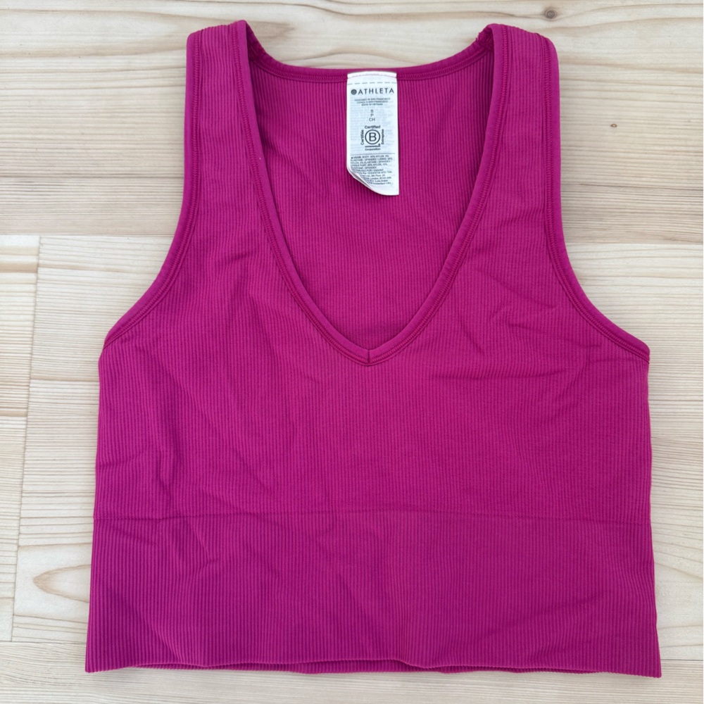 ATHLETA ribbed crop top size S. Magenta.